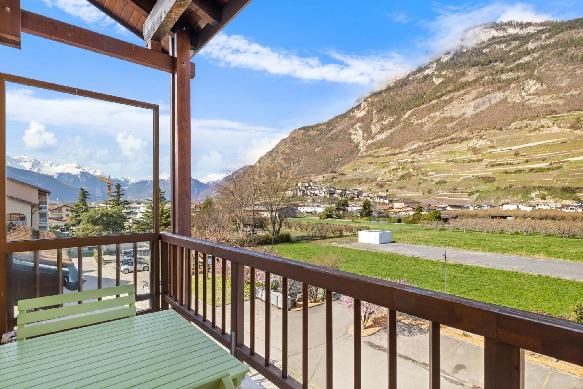Duplex Cosy Aux Bains De Saillon Apartment Exterior photo
